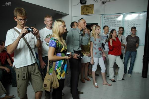 俄罗斯阿穆尔共青城国立技术大学学生代表团来我校参观实习